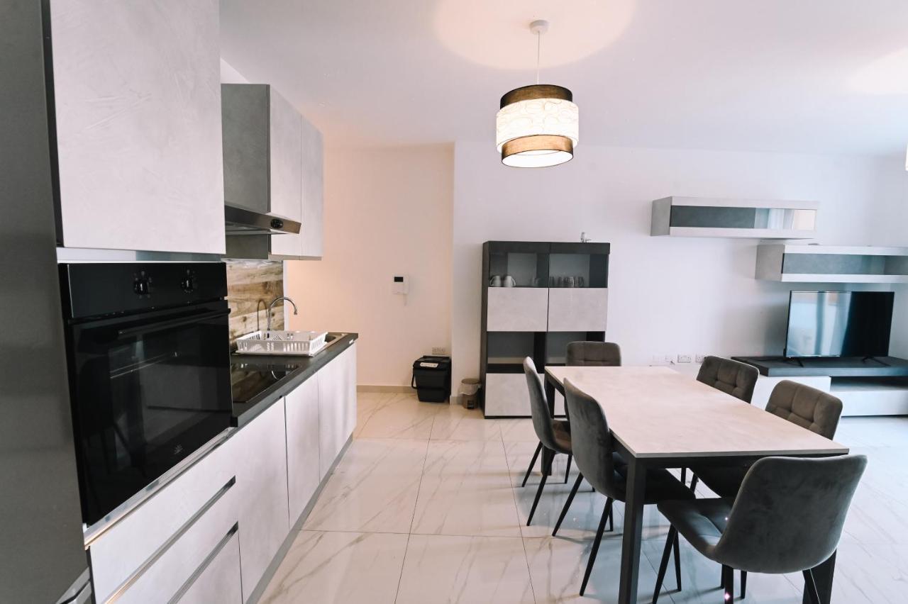 Spacious 3 Bedroom In Sliema! Exterior photo